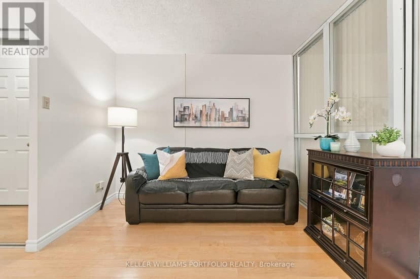 2304 - 55 Centre Avenue — photo 8 of 21