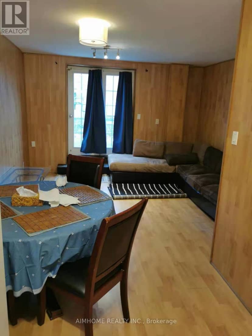 20 Lisburn Crescent, Toronto, photo 3