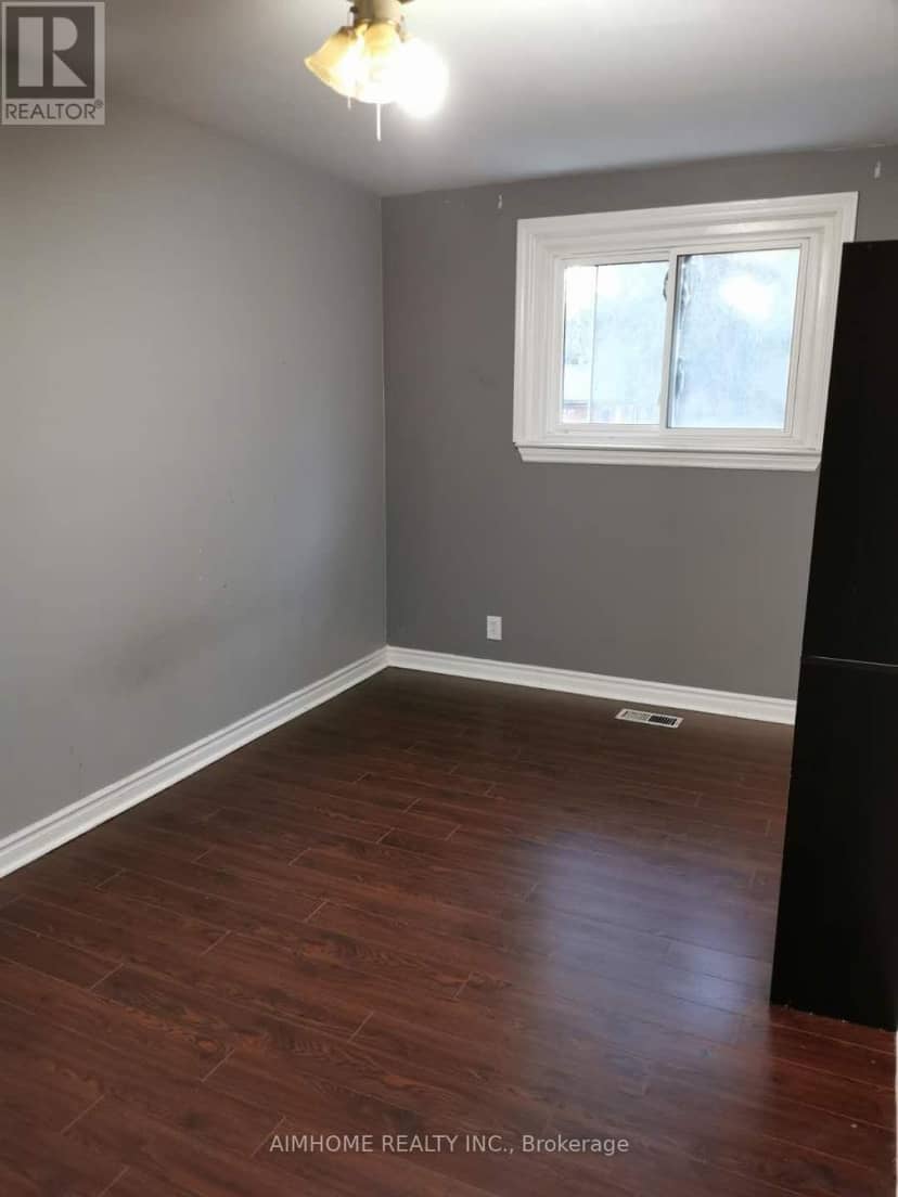 20 Lisburn Crescent, Toronto, photo 8