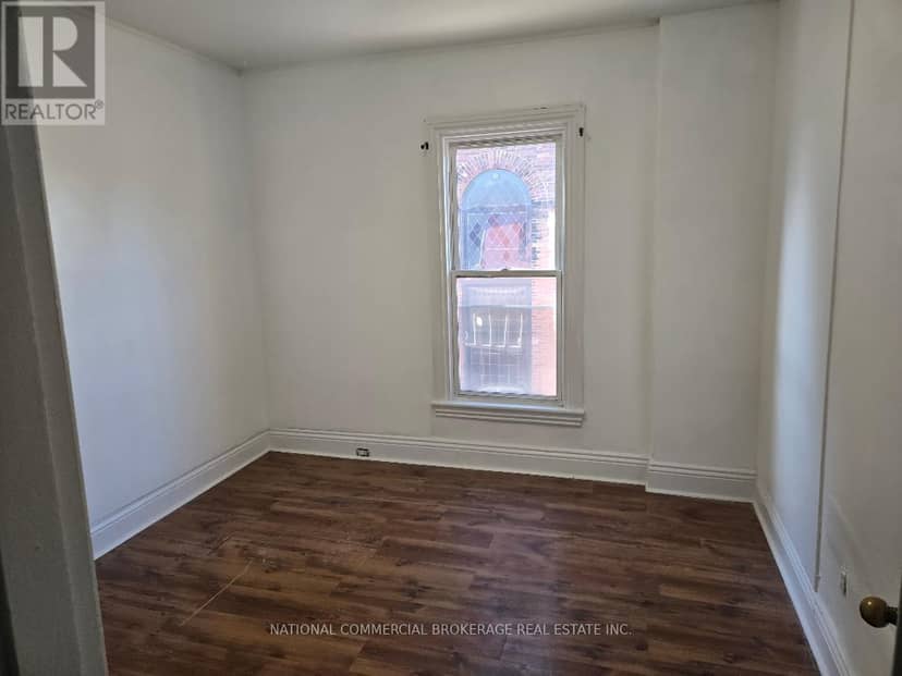 138 Victoria Avenue N — photo 26 of 27