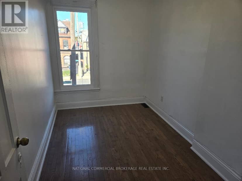 138 Victoria Avenue N — photo 23 of 27