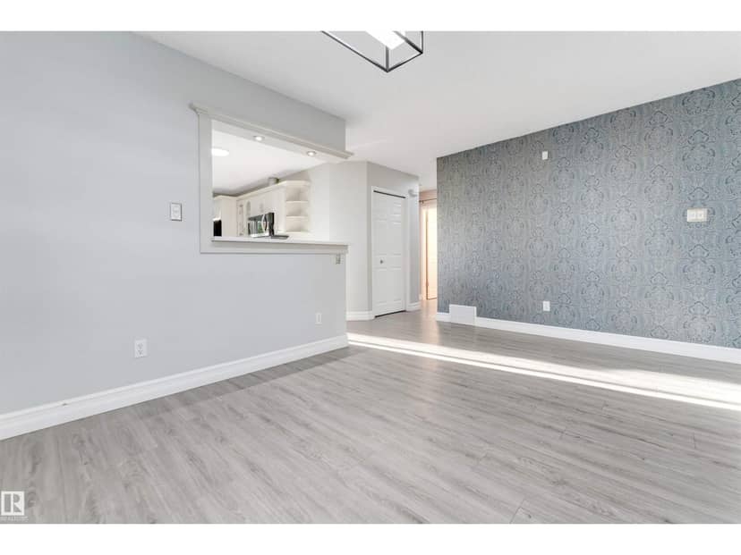 3940 33 ST NW — photo 18 of 40