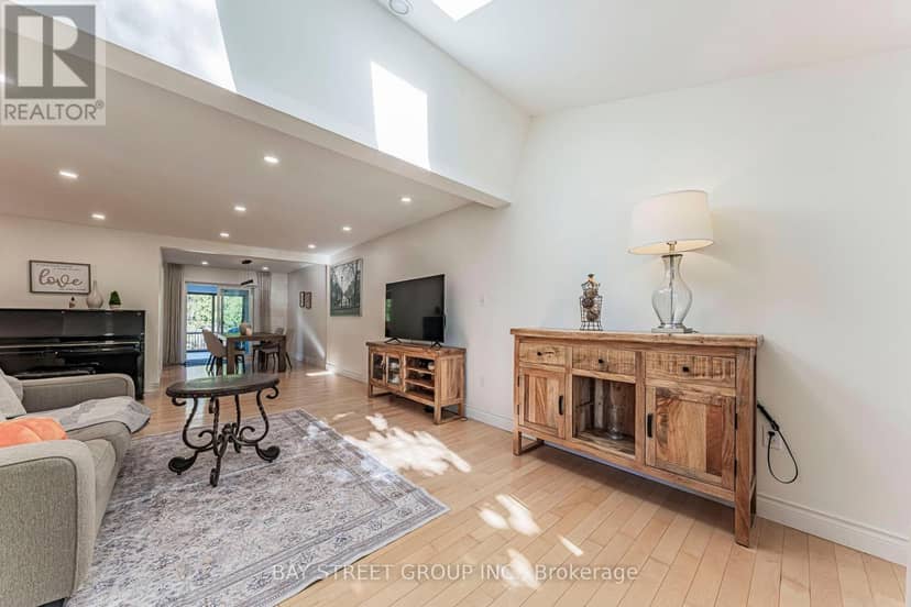1111 Kent Avenue, Oakville, photo 3