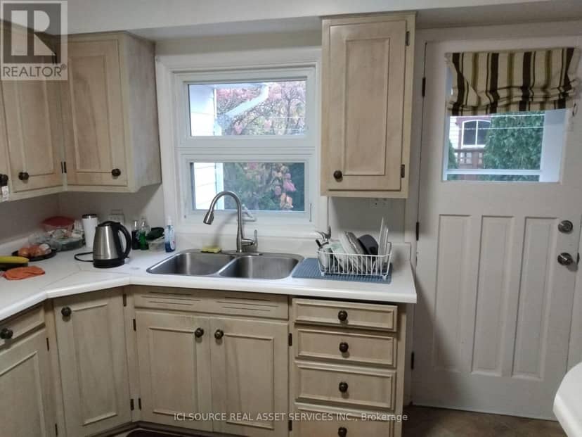 20 Johnson Street, Prince Edward County, photo 2