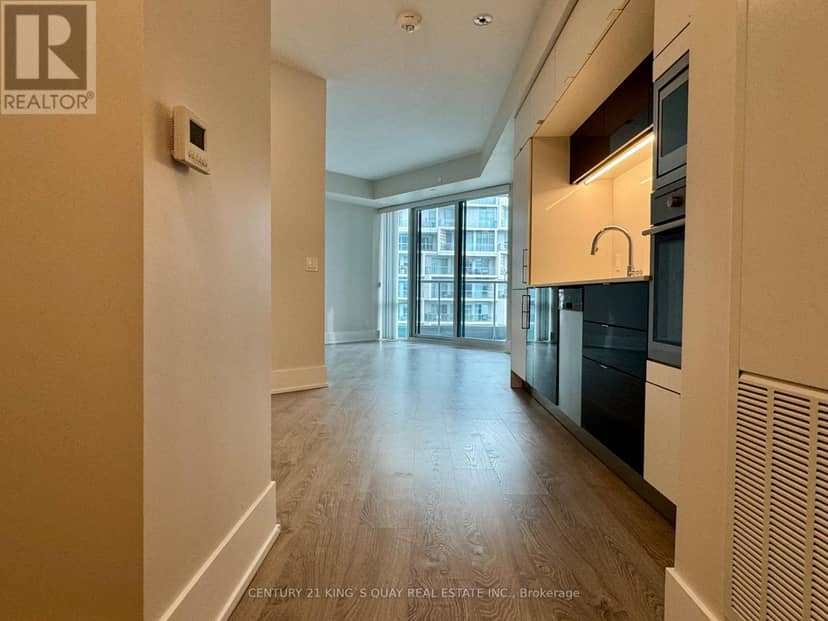820 - 1 Edgewater Drive — photo 11 of 37
