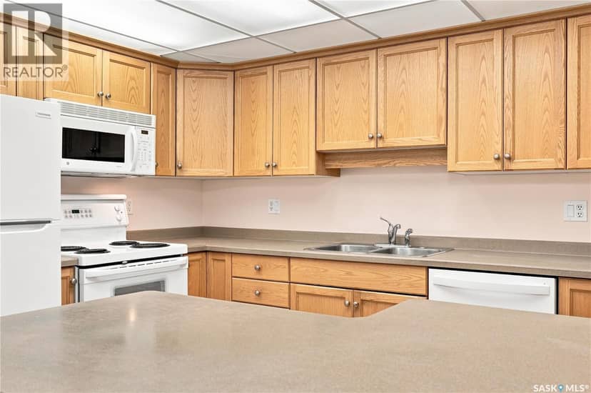 311 1622A Acadia DRIVE — photo 9 of 40