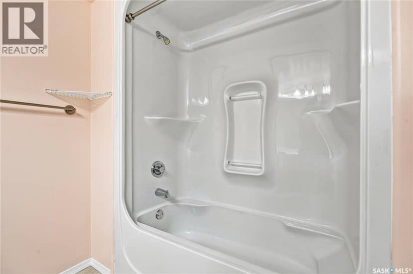 311 1622A Acadia DRIVE — photo 23 of 40