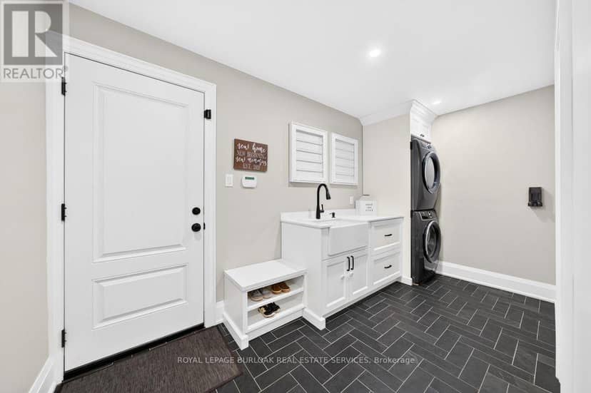 385 Rosslyn Drive, Burlington, photo 7