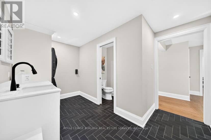 385 Rosslyn Drive, Burlington, photo 8