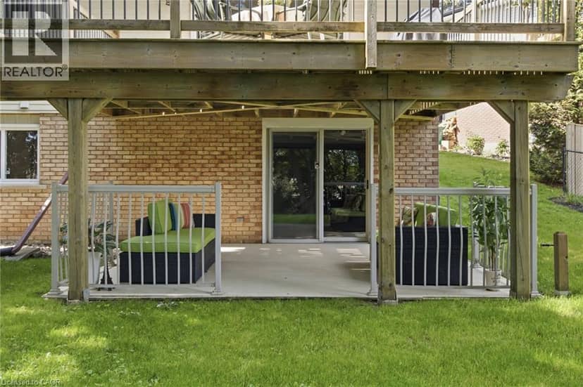 22 RIPLEY Crescent — photo 37 of 40