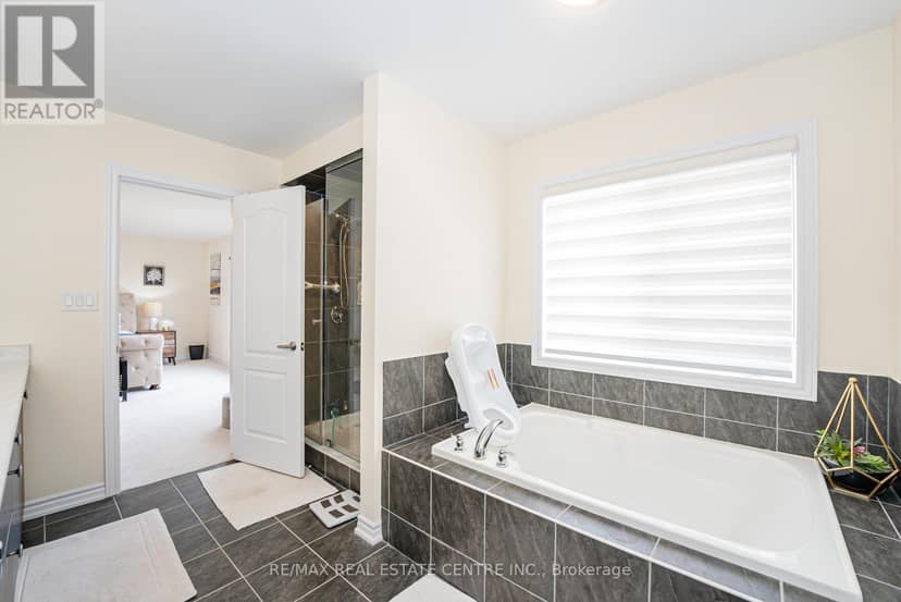 22 Oaktree Drive — photo 27 of 40