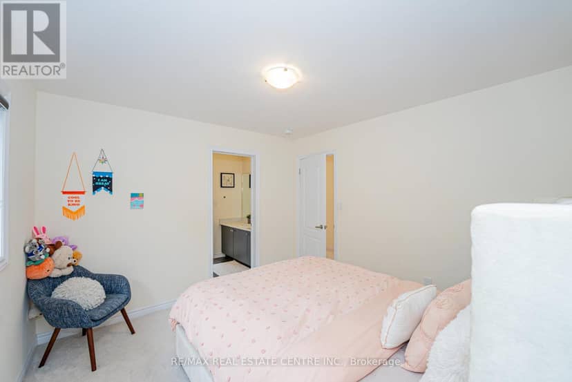 22 Oaktree Drive — photo 33 of 40