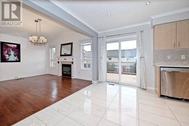 73 Laurendale Avenue — photo 16 of 40