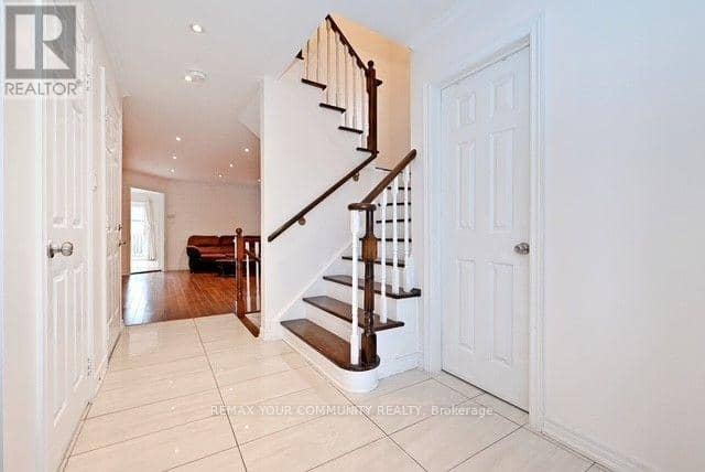 73 Laurendale Avenue — photo 4 of 40