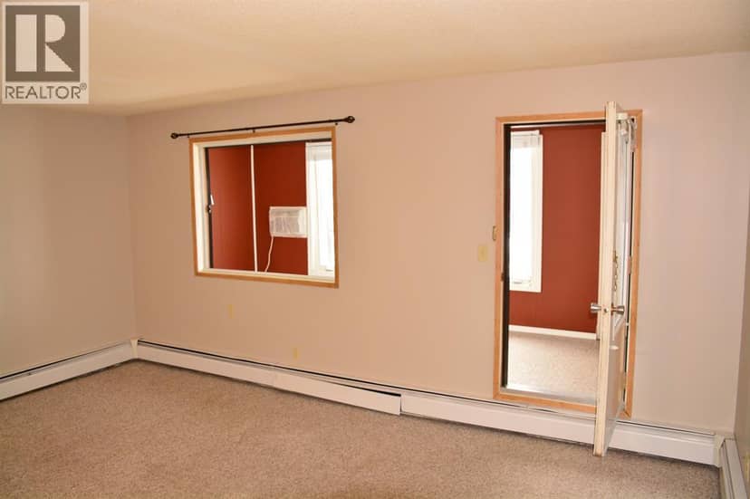 101-215, 10118 100 Avenue, Peace River, photo 4