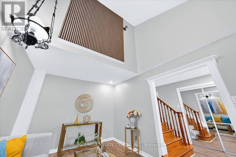 257 Wright Crescent — photo 13 of 40