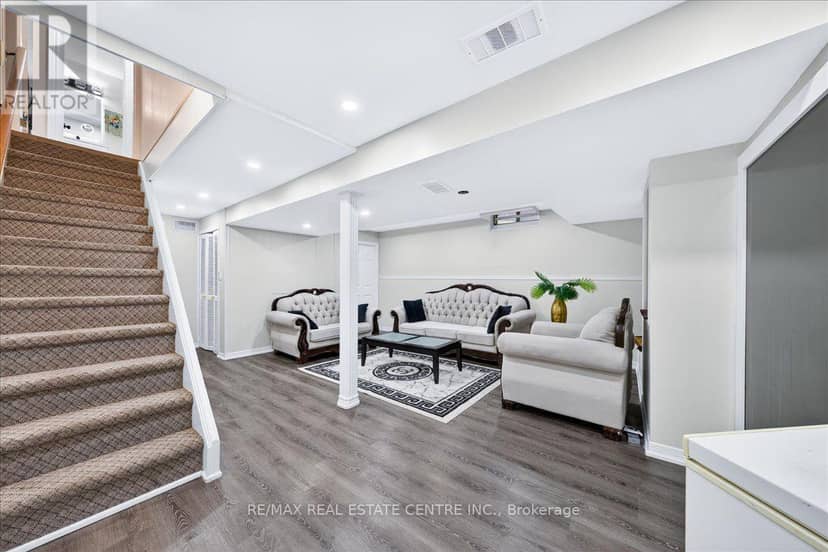 257 Wright Crescent — photo 39 of 40