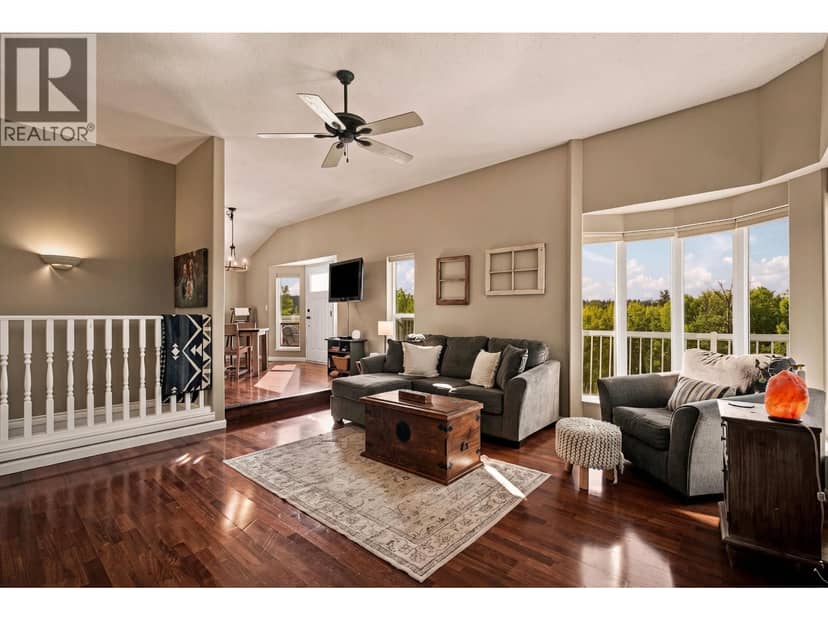 3152 HUSTON ROAD, 150 Mile House, photo 3