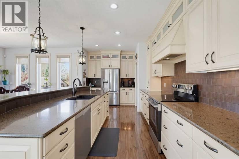 69 Connaught Crescent — photo 15 of 40