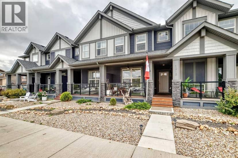 1213 Midpark Lane SW, Airdrie, photo 2