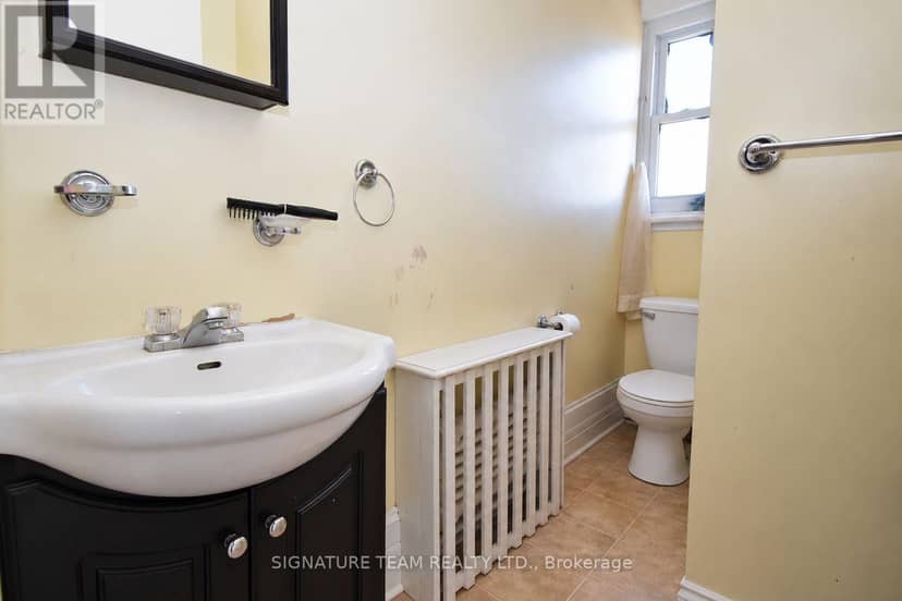 256 Maple Avenue — photo 13 of 15