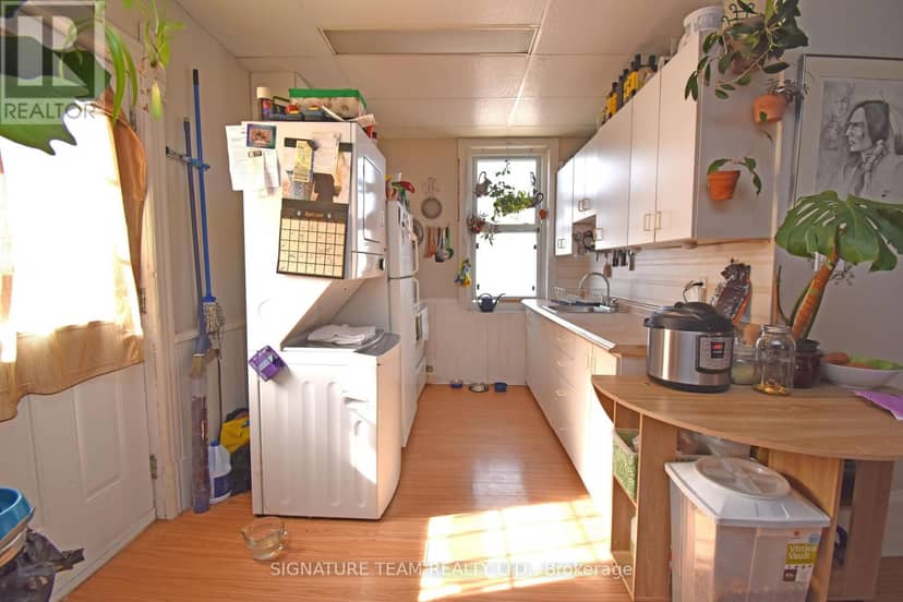 256 Maple Avenue — photo 8 of 15