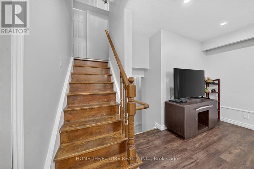 163 Labrador Drive — photo 15 of 30