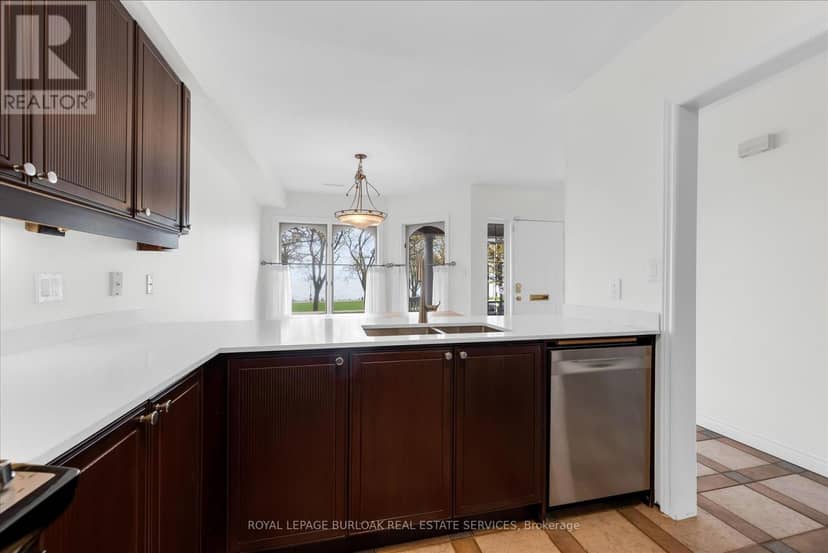 1389 Lakeshore Road — photo 39 of 40