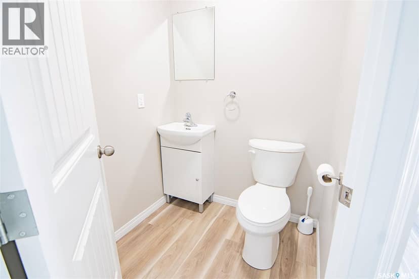 304 Railway AVENUE — photo 17 of 40