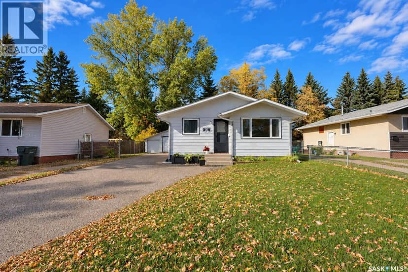 131 McIntosh DRIVE — photo 1 of 38