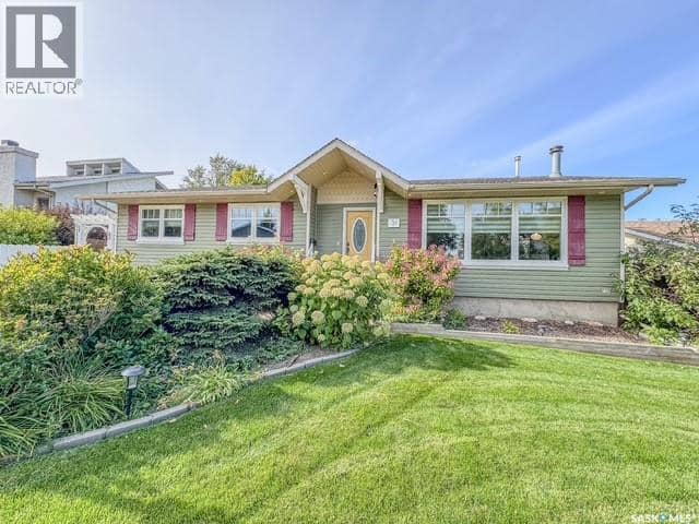 31 Burke CRESCENT — photo 1 of 34