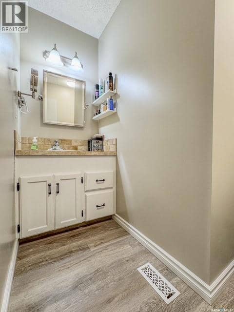 31 Burke CRESCENT — photo 16 of 34