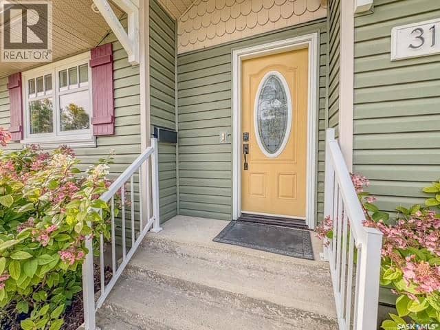 31 Burke CRESCENT — photo 2 of 34