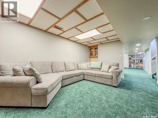 31 Burke CRESCENT — photo 21 of 34