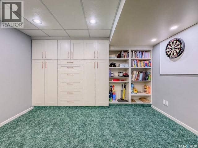 31 Burke CRESCENT — photo 24 of 34