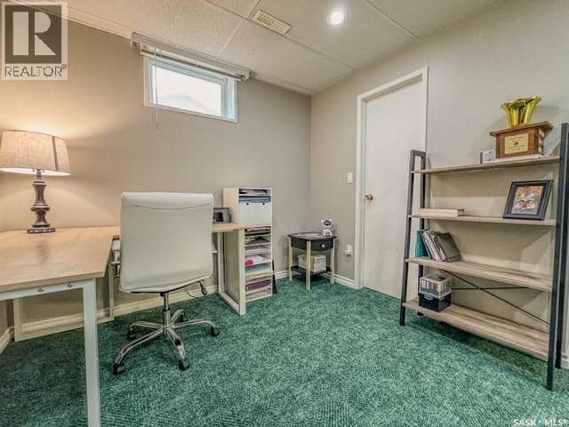 31 Burke CRESCENT — photo 26 of 34