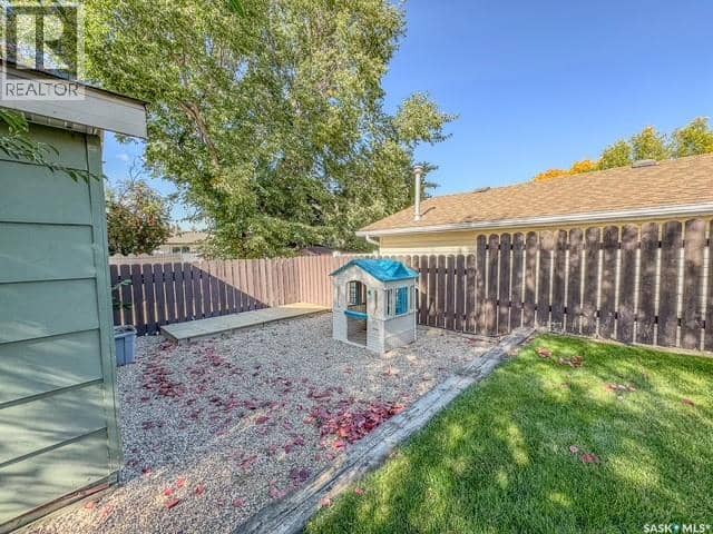 31 Burke CRESCENT — photo 32 of 34