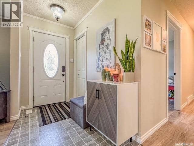 31 Burke CRESCENT — photo 5 of 34