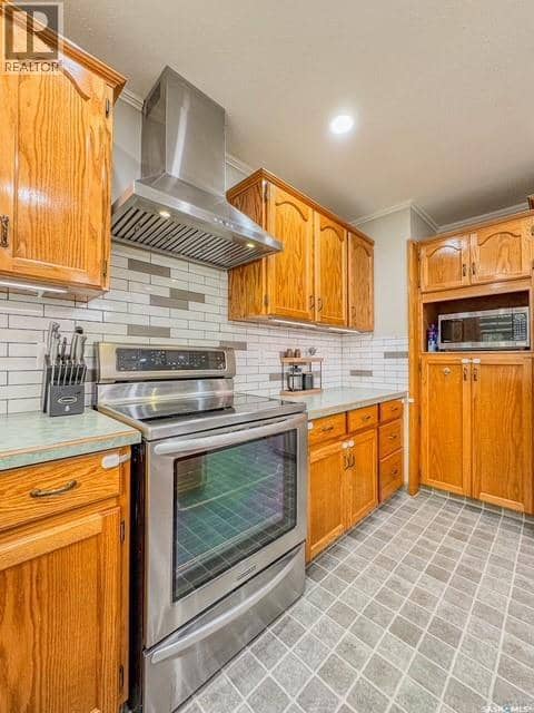 31 Burke CRESCENT — photo 8 of 34