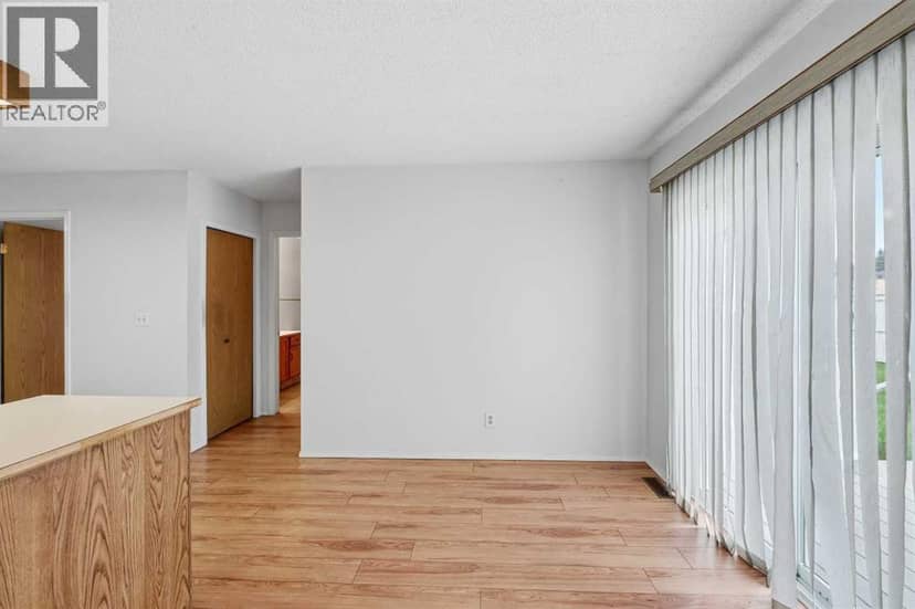 60 Rundlelawn Green NE — photo 13 of 33