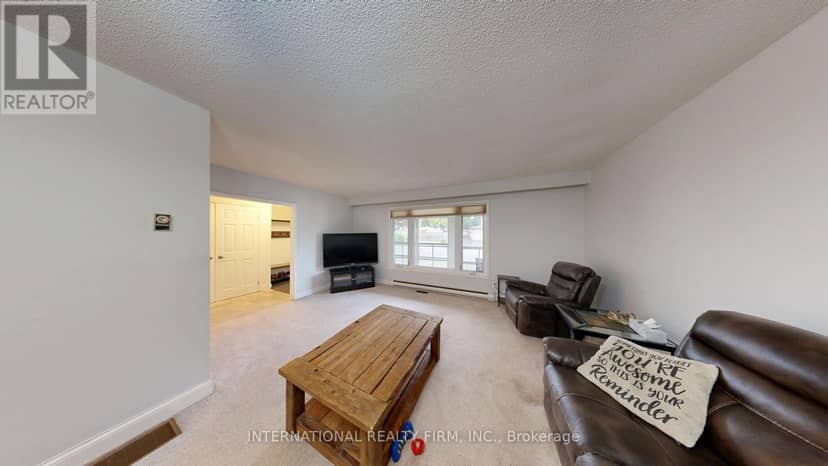 9 Vaughan Avenue — photo 14 of 23