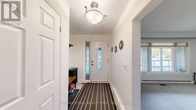 9 Vaughan Avenue — photo 2 of 23