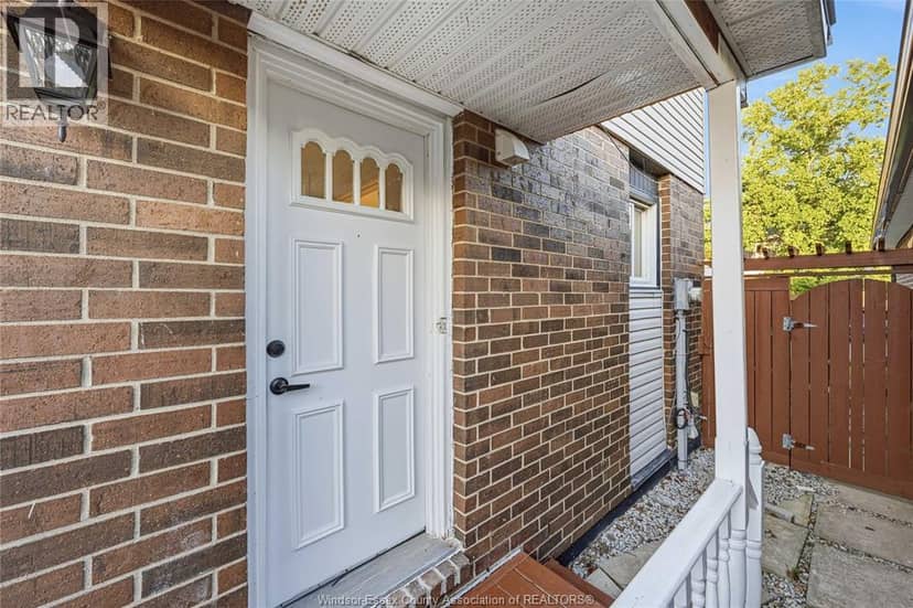 1341 Arncliffe Pl — photo 4 of 31