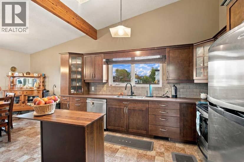 5013 47 Street — photo 14 of 40