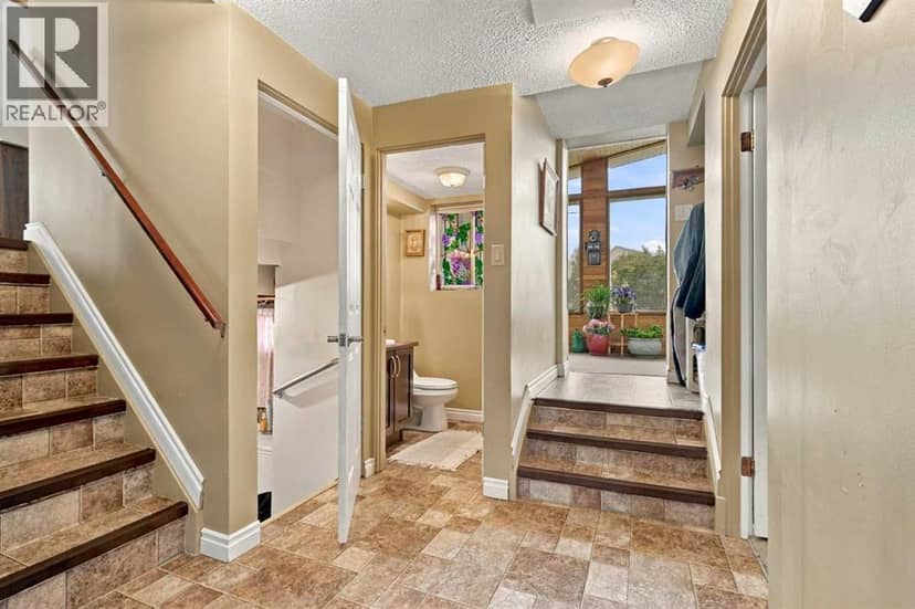 5013 47 Street — photo 22 of 40