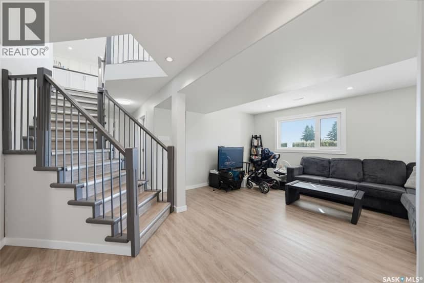 25 Capilano Drive — photo 24 of 40