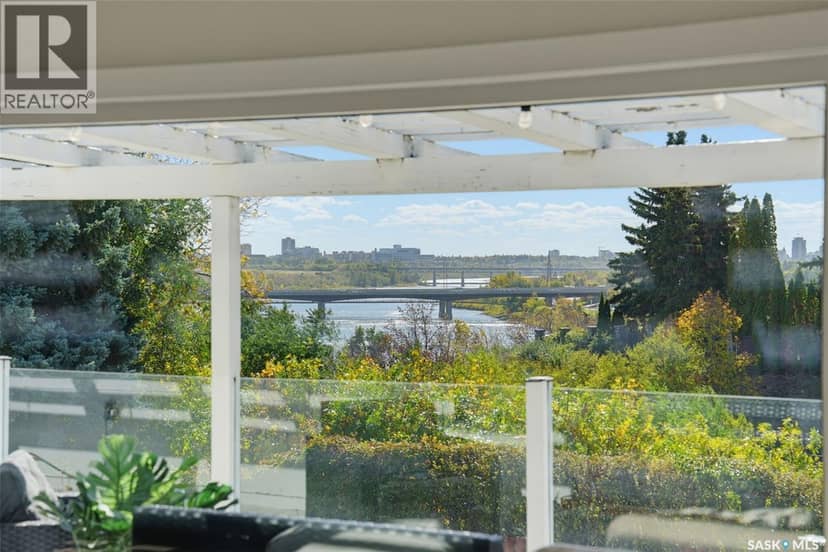 25 Capilano Drive — photo 4 of 40