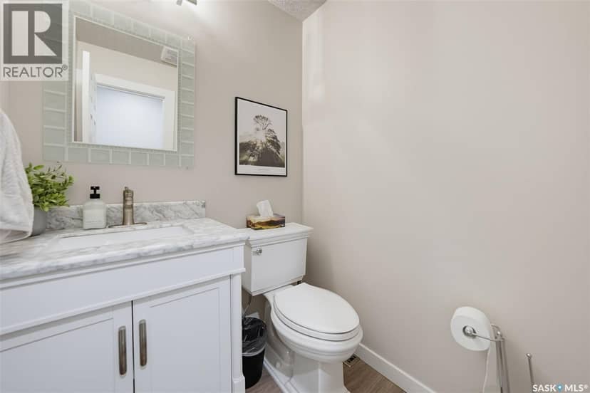 25 Capilano Drive — photo 9 of 40