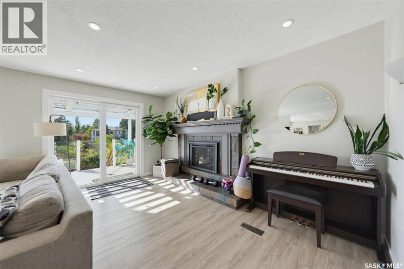 25 Capilano Drive — photo 10 of 40