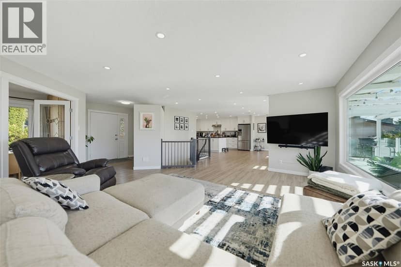 25 Capilano Drive — photo 14 of 40